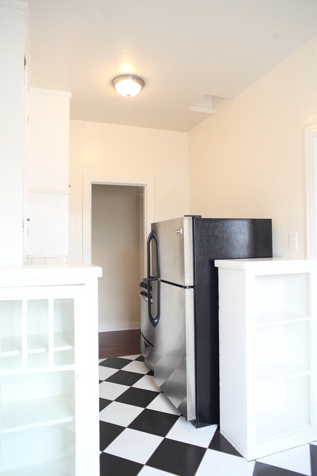 Building Photo - 1141 Echo Park Ave