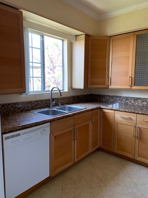 Foto del edificio - 335 N Oakhurst Dr