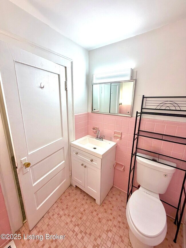 Foto del edificio - 3317 Dumesnil St