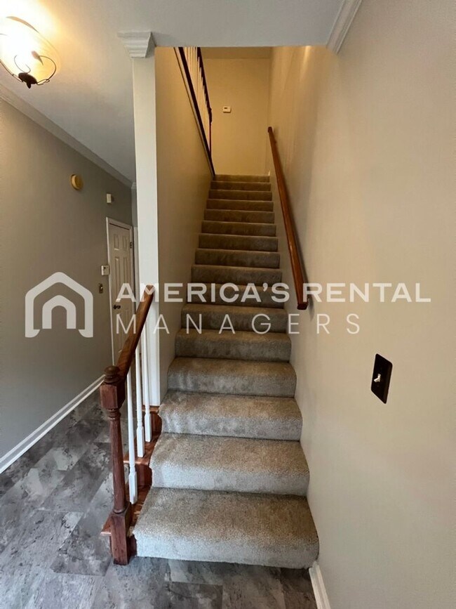 Foto del edificio - Townhome For Rent In Pelham!!! COMING SOON!!