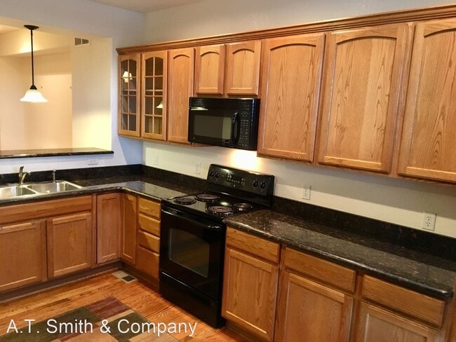 Building Photo - 3 br, 3 bath House - 580 Green Ash Street # C