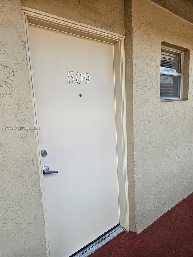 Foto del edificio - 410 NW 68th Ave