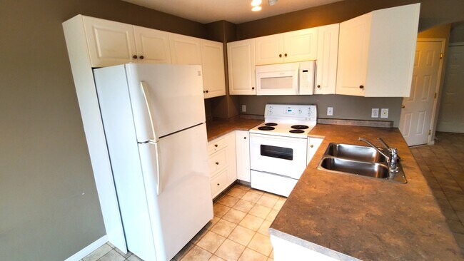 Photo du bâtiment - 916-911 11 St