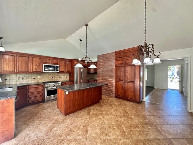 Foto del edificio - Renovated Entertainers Dream W/ Pool In Poway