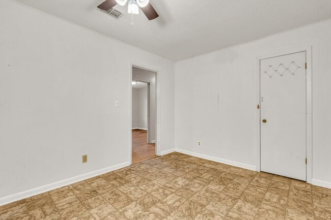 Building Photo - 711 Hemlock St