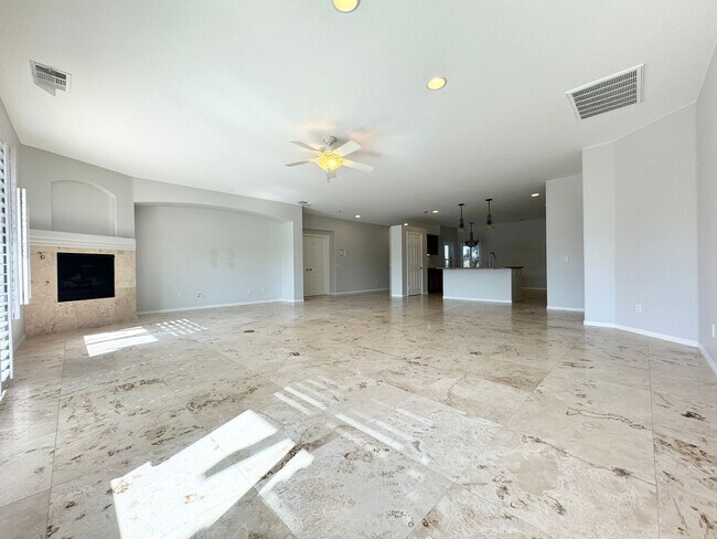Building Photo - AVAILABLE NOW!! Charming 3 Bed / 2 Bath Ho...