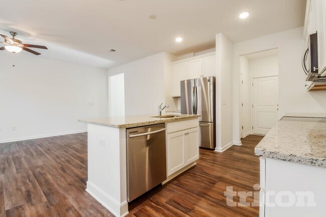 Foto del edificio - 2070 Rosemary Park Ln