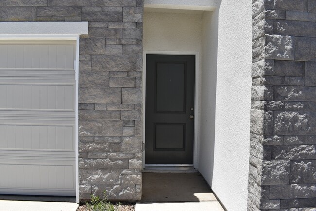 Building Photo - 4481 N San Miguel Ave