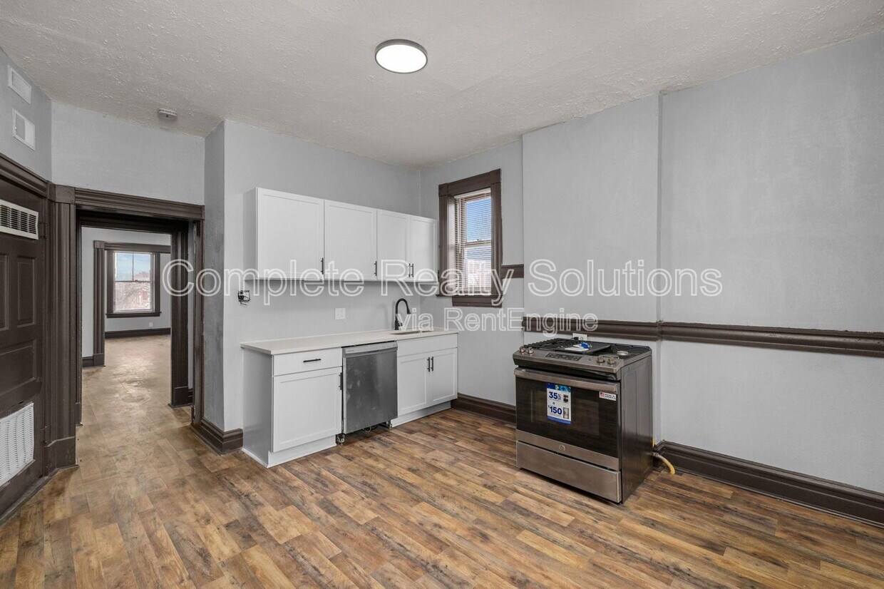 Primary Photo - 3400 Dunnica Ave