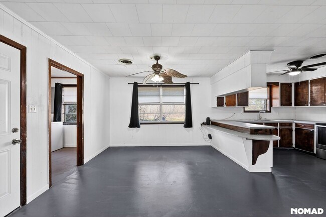 Foto del edificio - 251 School Rd