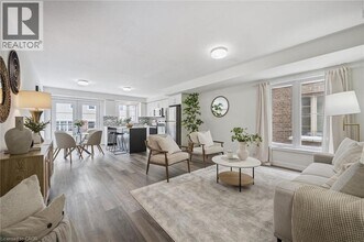 Building Photo - 205 W Oak Trl