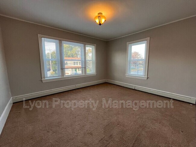 Building Photo - 1528 Riverside Ave