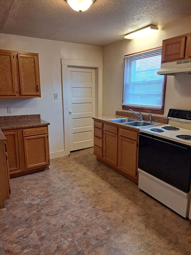 Foto del edificio - 3 BR House Near North Side High School