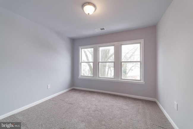 Building Photo - 2912 Bayonne Ave