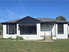 Building Photo - 1305 Staton Dr