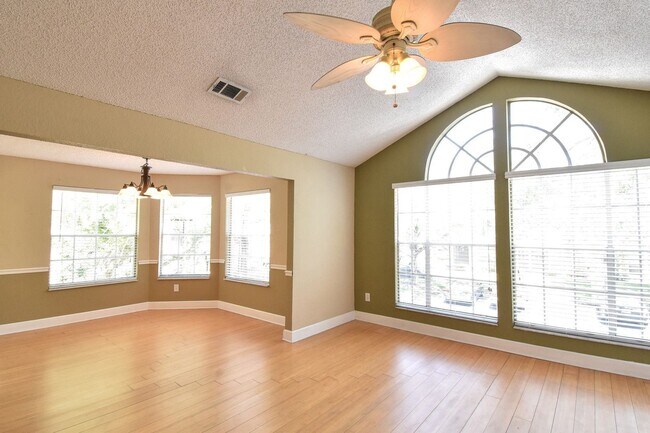 Foto del edificio - 3 br, 2 bath House - 686 Roaring Drive #342