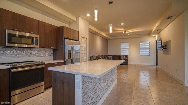Foto del edificio - 3 br, 2 bath House - 10407 NW 82nd St Unit 35