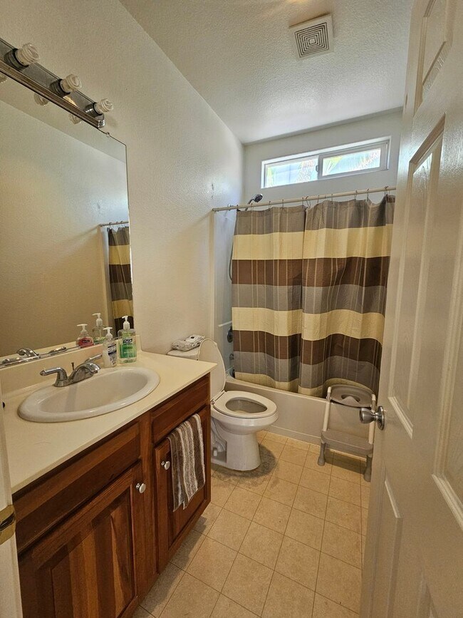 Building Photo - ? For Rent – Spacious 5 Bedroom Home ?