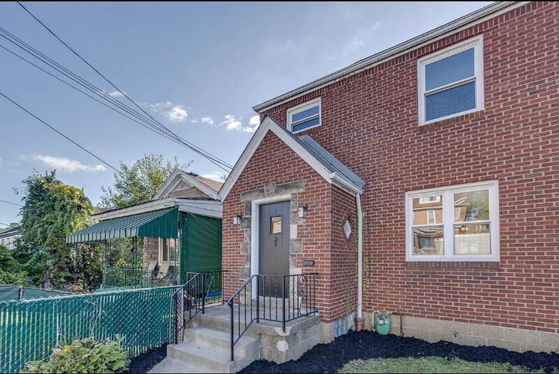 Foto principal - 352-352 W 12th Ave