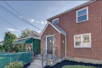 Building Photo - 352-352 W 12th Ave