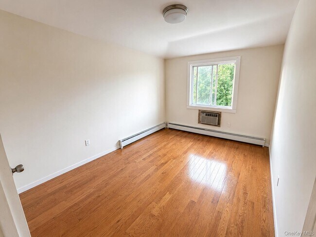 Building Photo - 162-21 N Conduit Ave