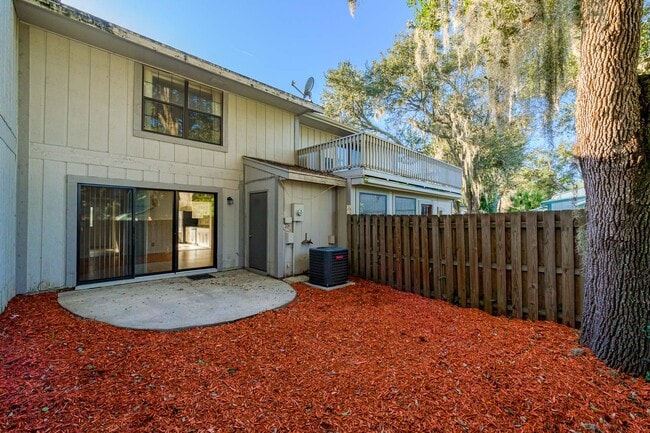 Building Photo - 5 Oakwood Park