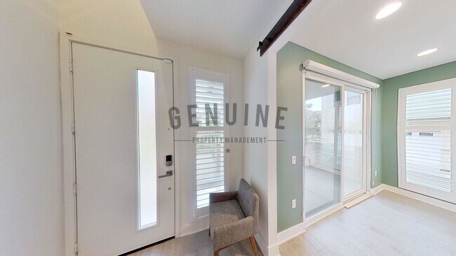 Foto del edificio - Beautifully Furnished 3Bd 3.5Ba Condo in Costa Mesa