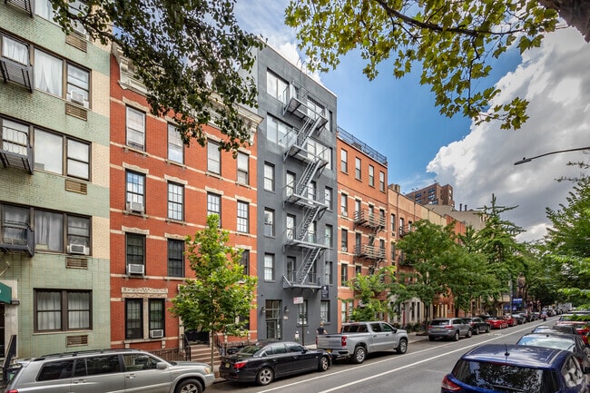 Building Photo - 413 E 78th St