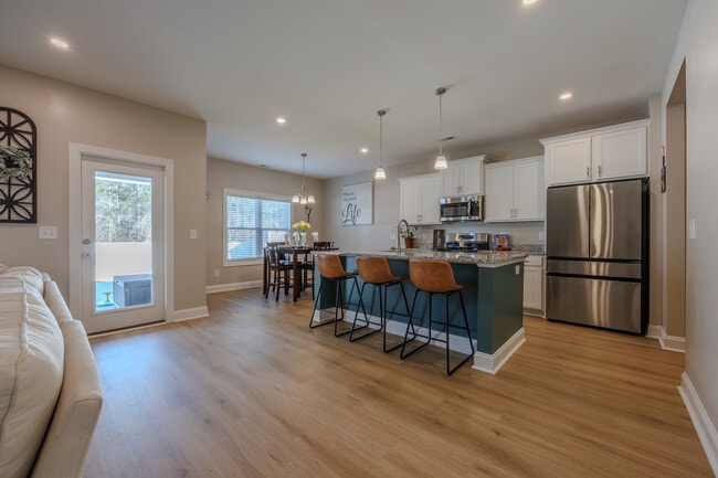 Building Photo - 328 Peeler Cir