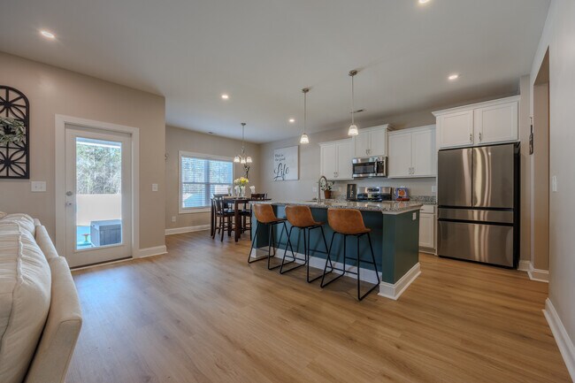 Foto del edificio - 328 Peeler Cir