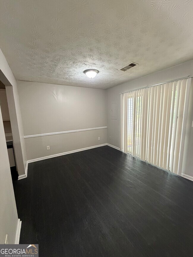 Foto del edificio - 1744 Bob White Ln SE