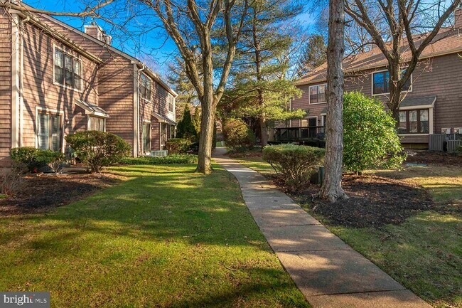 Foto del edificio - 210 Kings Croft Dr