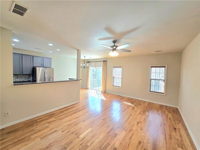 Foto del edificio - 3044 Cedar Glade Ln NE