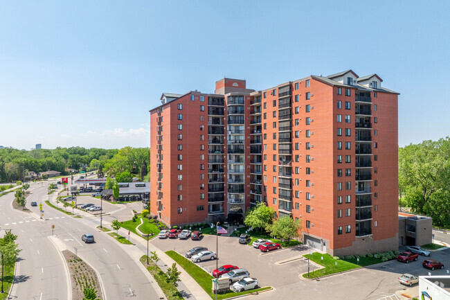 Building Photo - Woodlake Point Condominiums