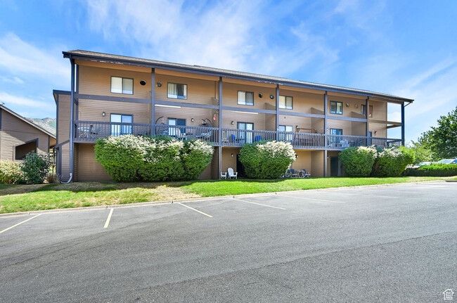 Building Photo - 3615 N Wolf Ldg Dr