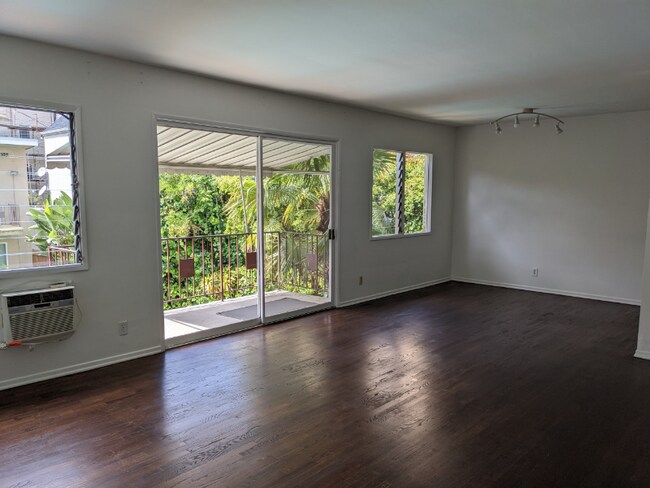 Building Photo - 1433 N Hayworth Ave