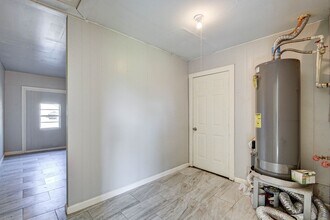 Building Photo - 131 Lakewood Dr