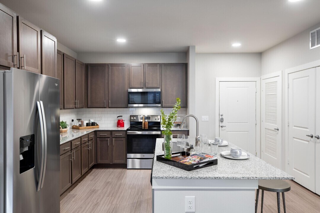 Foto principal - Special Promotion – Save on Rent & Upfront...