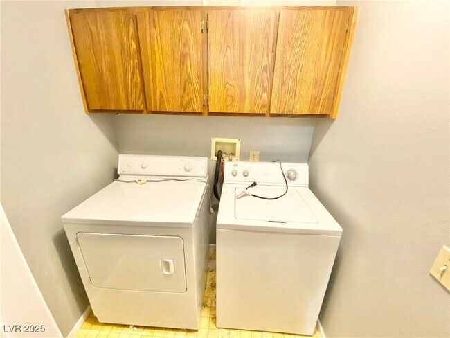 Building Photo - 6661 W Tropicana Ave