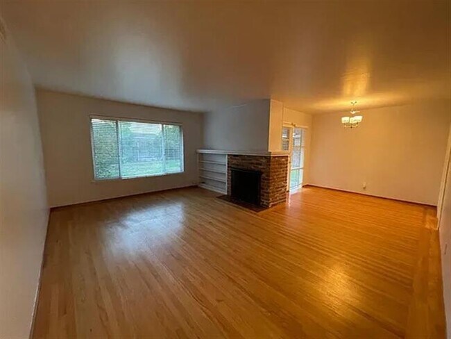Building Photo - Rent in the highly desirable Garden