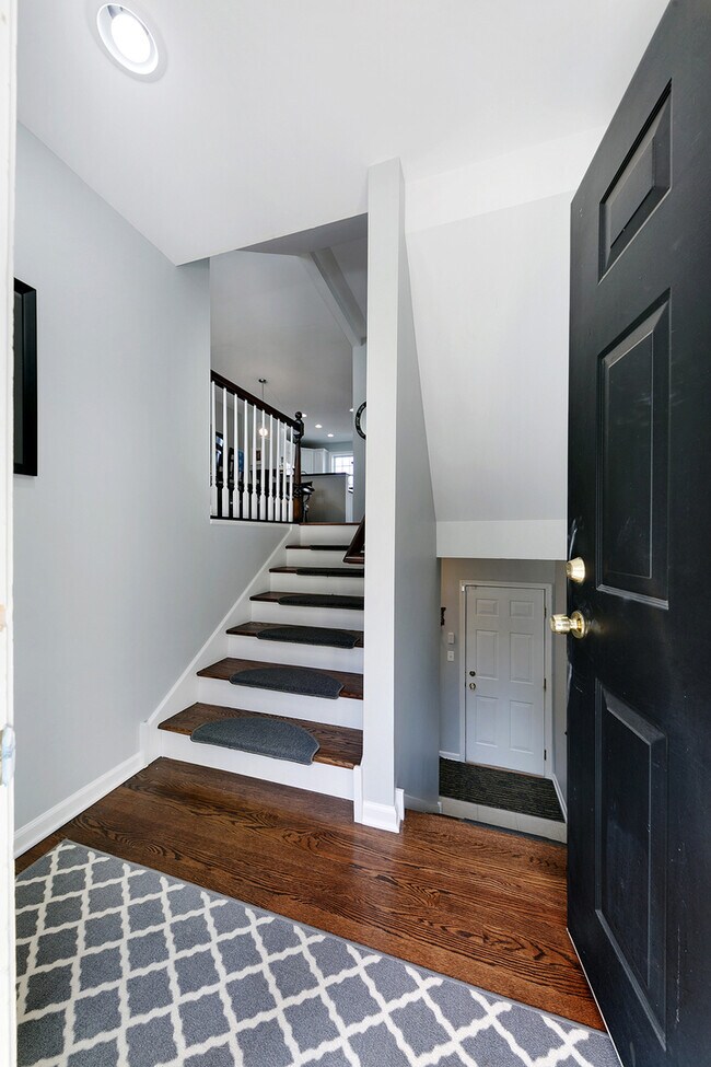 Building Photo - 1409 S Fairfield Ave