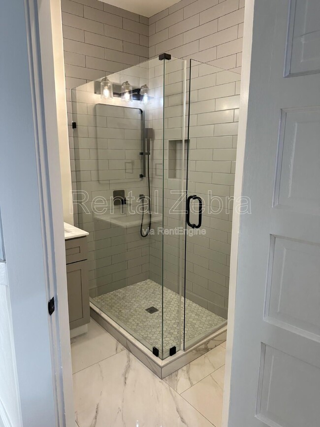 Building Photo - 1192 Pacific Ave