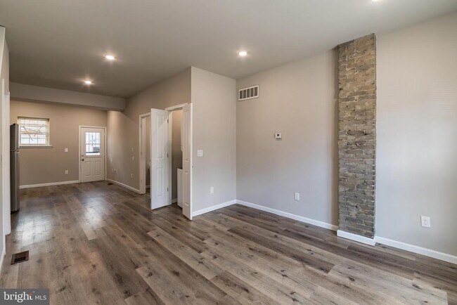 Building Photo - 40 N Yewdall St