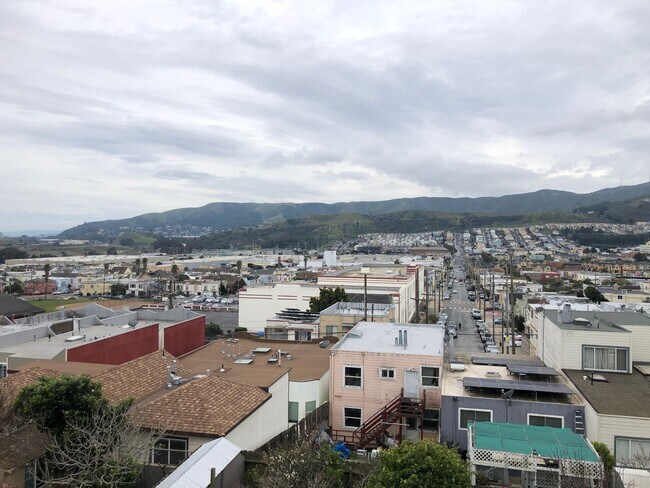 Foto del edificio - 333-335 Raymond Avenue