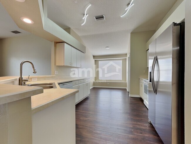 Building Photo - 1452 Baythorn Dr