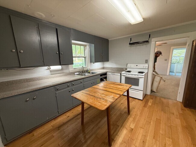 Foto del edificio - 2 Bedrooms, 1 Bathroom - Home in Menlo!