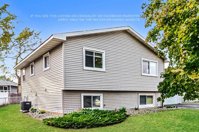 Foto del edificio - 8157 James Ave N