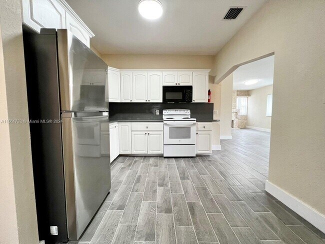 Foto del edificio - 724 NE 130th St