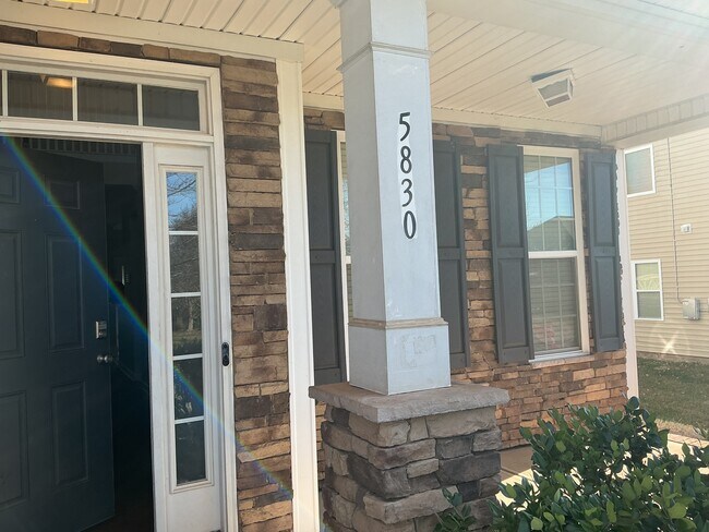 Foto del edificio - 5830 Langwell Ln