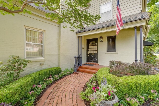 Building Photo - Prime Location- Classic 1936- 3 Bed, 3.5 Bath, Seconds from River Crest Country Club- 76107